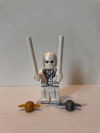 Figurine type lego Mr Knight. Marvel