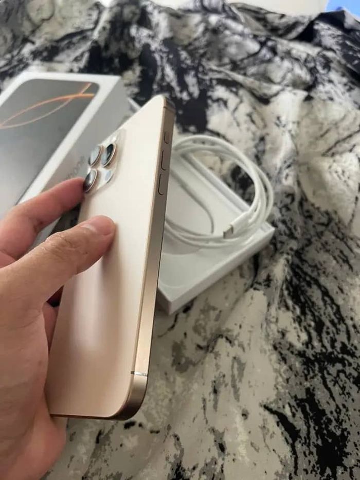 Iphone 16 pro max - photo numéro 4