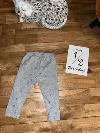 Legging gris motifs dorés neuf sans étiquette 6 mois