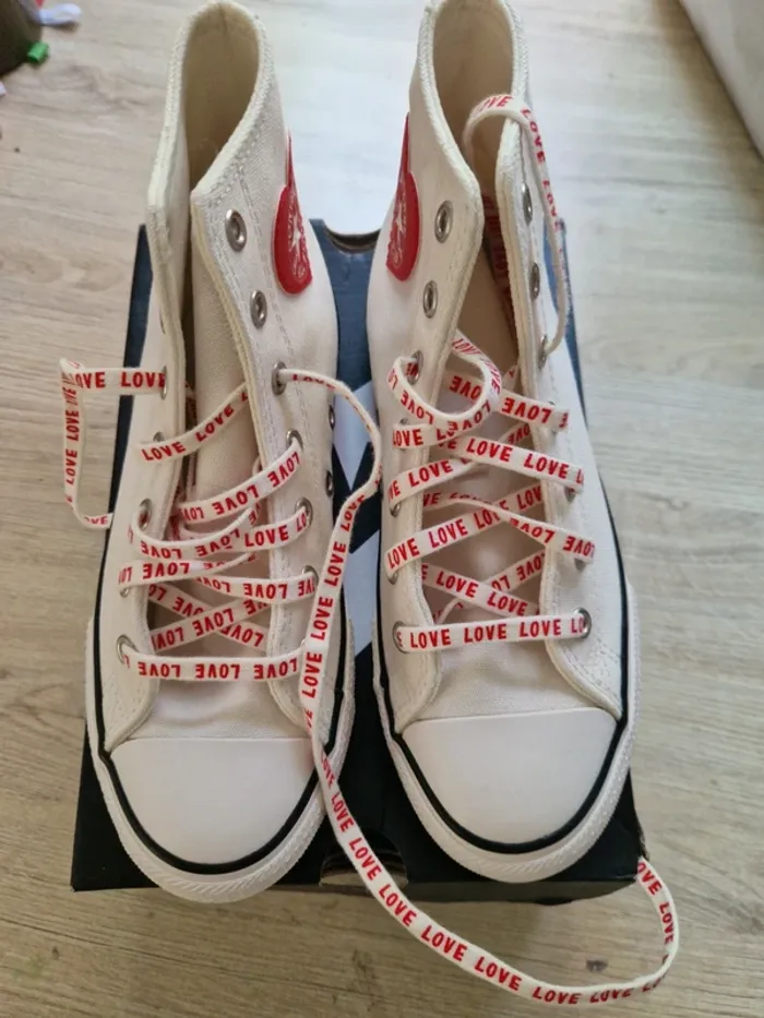 Converses neuves love - photo numéro 3