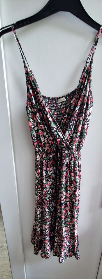 Robe fleurie au dessous du genou