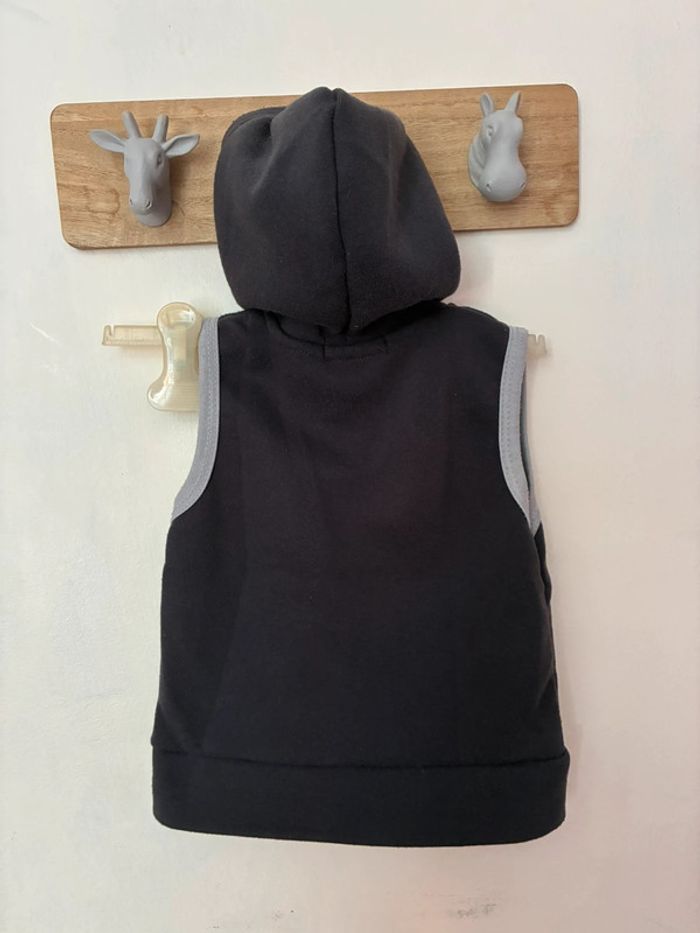 Lot 2 vestes à capuches légères mais chaudes, 2 ans. - photo numéro 9