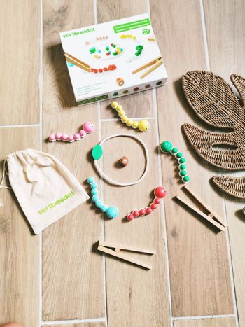 🐛Coffret Montessori les chenilles, jeu de tri de billes de couleurs en bois marque Vertbaudet