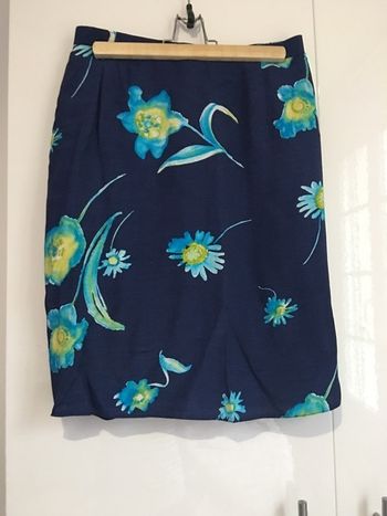 jupe taille 42 à fleurs