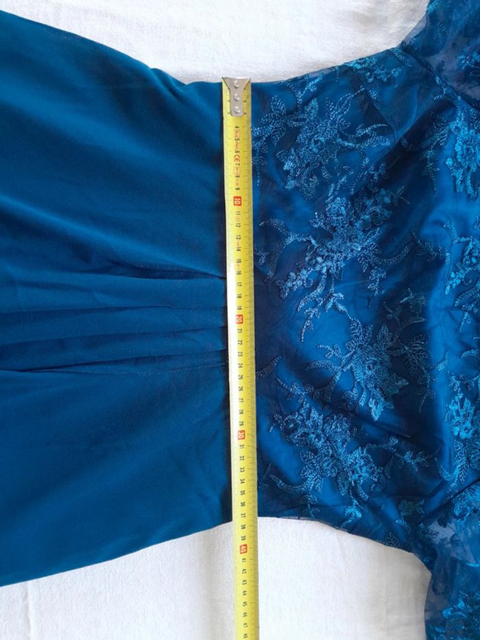 Jolie robe de cérémonie été mi mollet dentelles et drapée taille - photo numéro 12