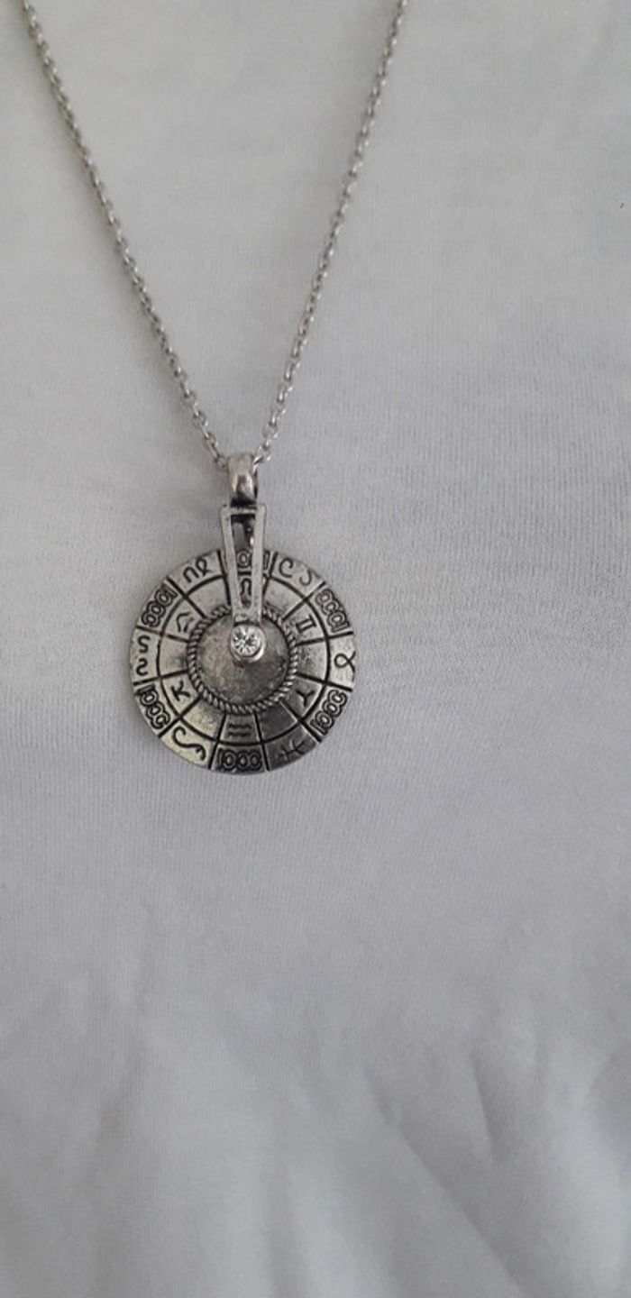 Collier sautoir signes du zodiaque argenté