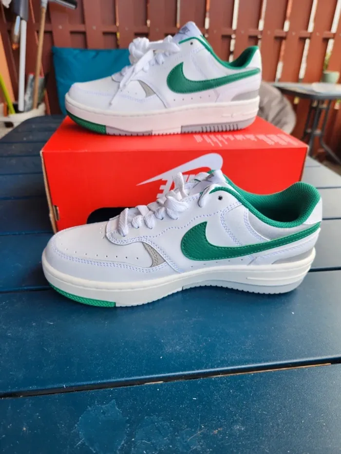 Nike gamma force Blanc vert Taille 36,5 mixte neuves - photo numéro 3
