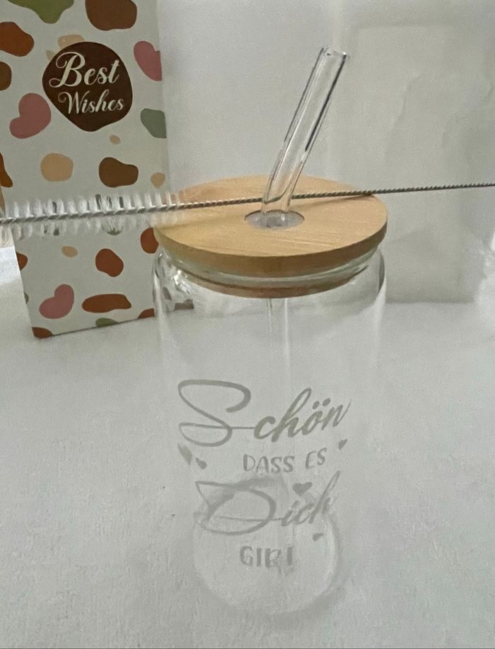 Verre couvercle et paille - photo numéro 3