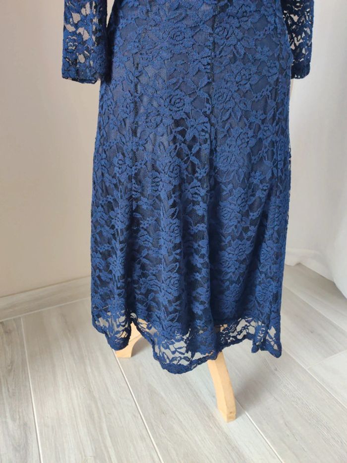 Robe en dentelle - photo numéro 3