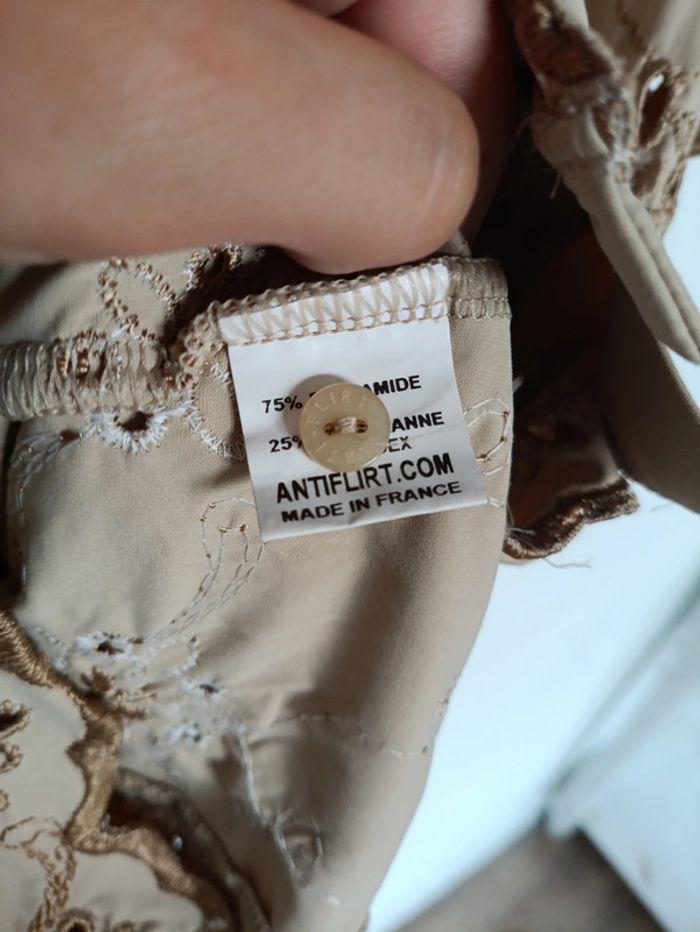 Chemisier brodé ajouré beige – Anti-Flirt Paris vintage sable - photo numéro 5