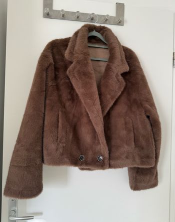 Manteau court en fausse fourrure marron neuf XL