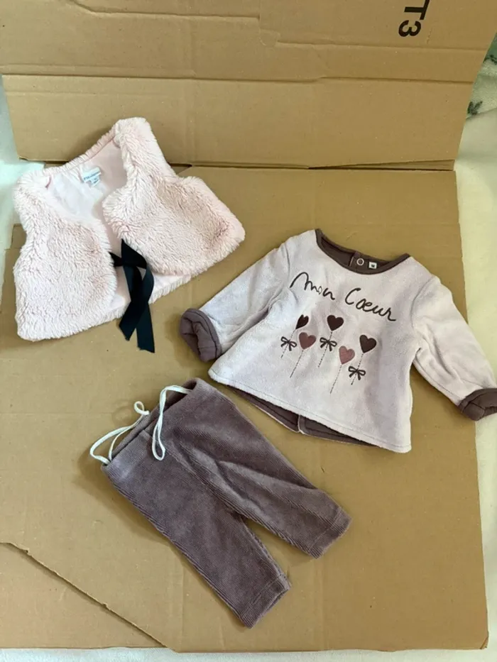 Lot de 6 vêtements, taille 1 mois - photo numéro 3