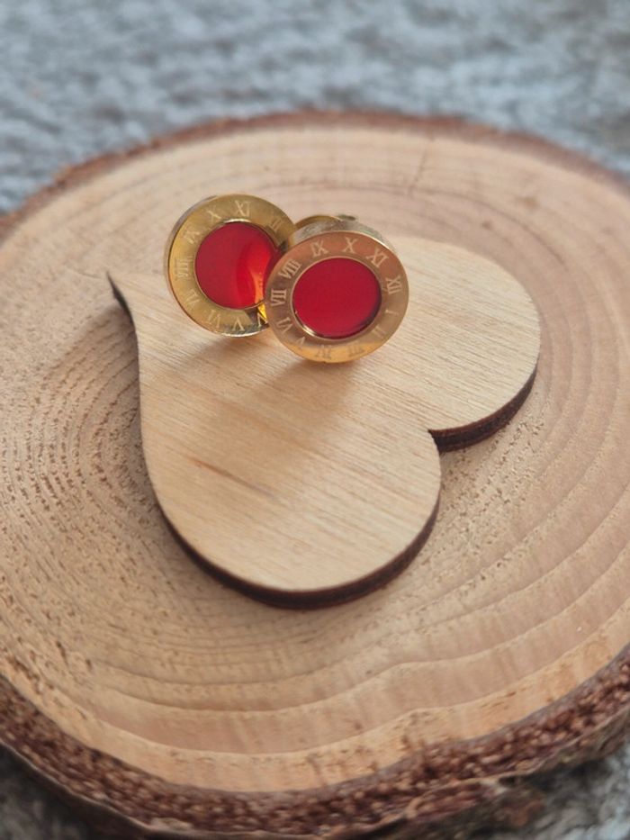Jolie puce d'oreilles rouge - photo numéro 4