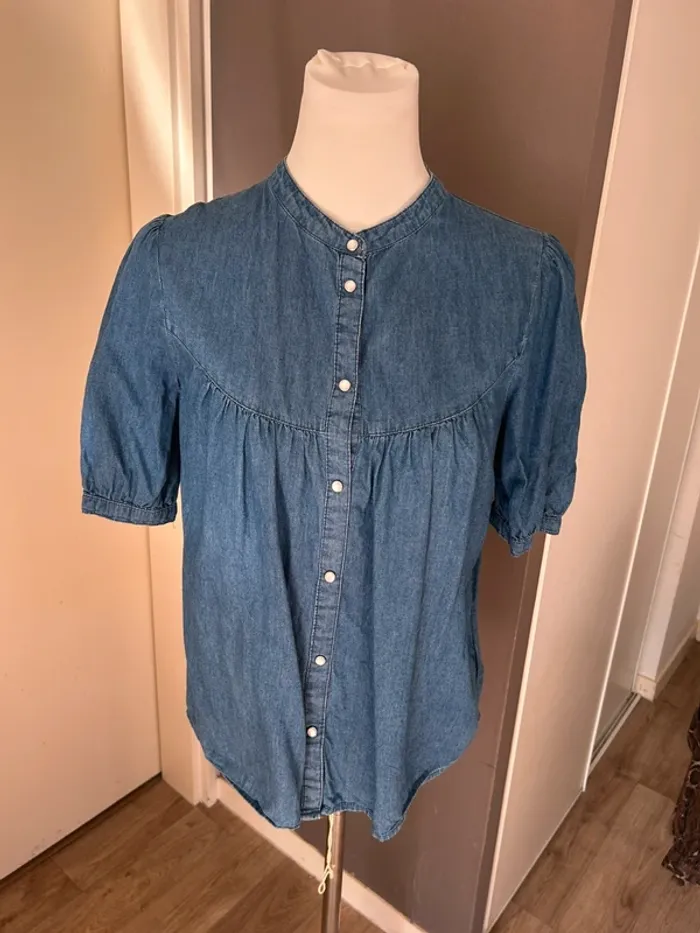 Blanche porte chemise, chemisier en jean femme, taille 38
