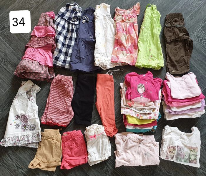 Lot de 32 vêtements été fille 12 mois