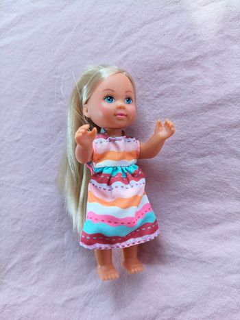 Poupée enfant fille Simba Steffi Evi robe lignée