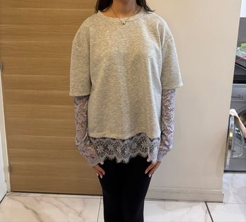 Sweat léger manche et bas dentelle neuf  gris