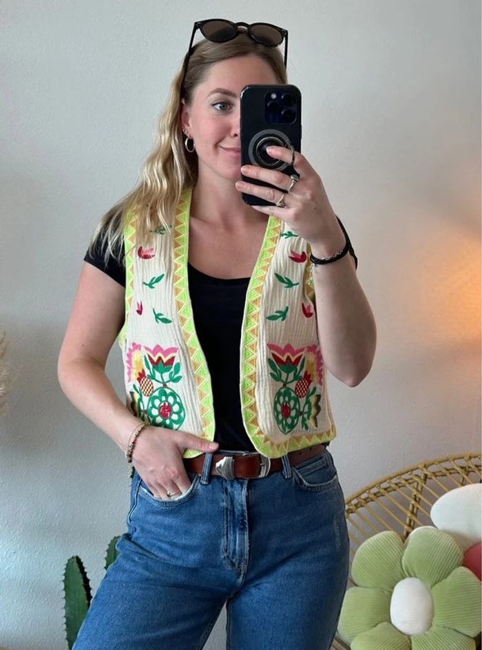 Gilet sans manches façon gaze de coton brodé de fleurs colorées, taille 36 - photo numéro 6