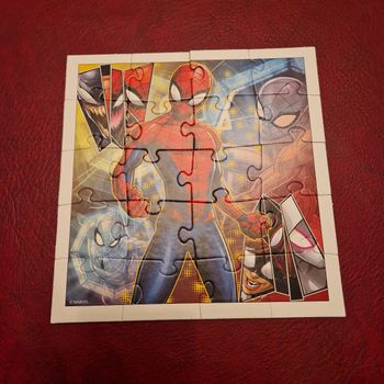 Puzzle spiderman 20 pieces