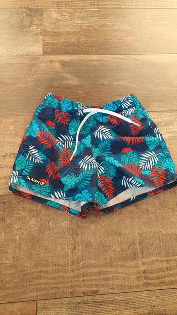 Short de bain 3 ans en très bon état