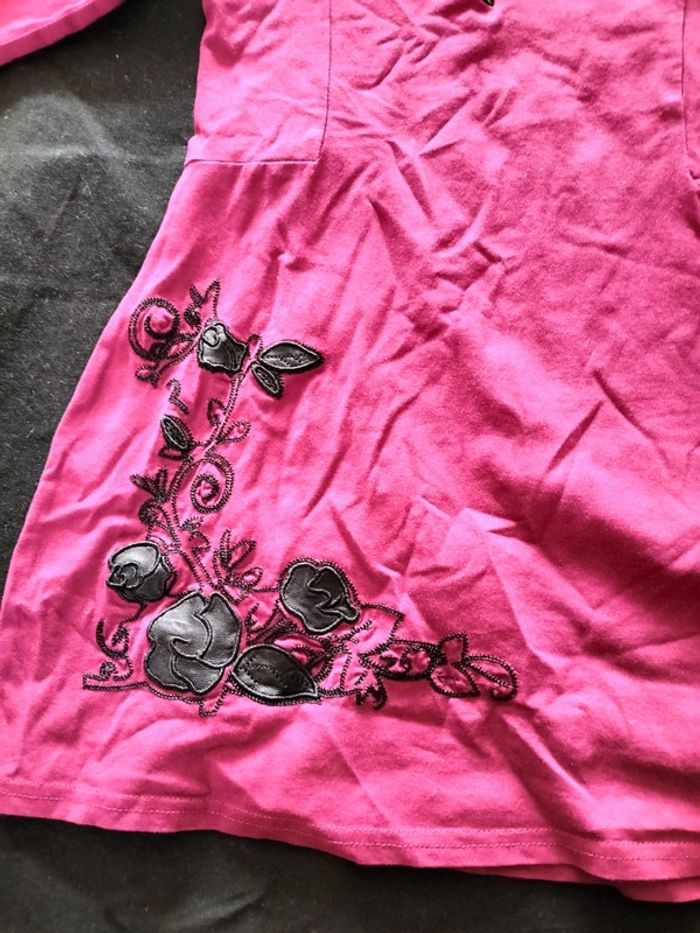 Robe bordeaux et broderie noire 7ans marque Guess - photo numéro 3