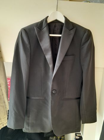 Veste noire  marque GAMBLER  ,Taille L. Col et poches en satin