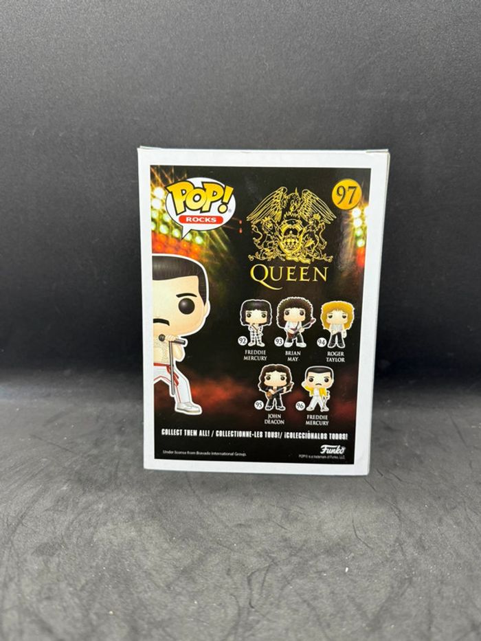 Funko pop queen Freddie mercury 97 diamond FYE Sticker - photo numéro 4