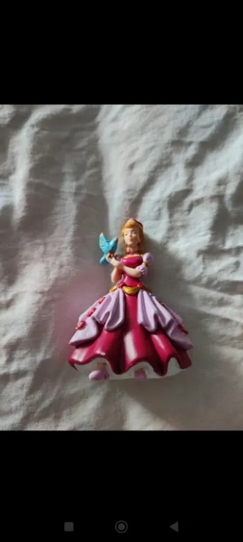 Figurine Papo Princesse Laetitia à l'oiseau