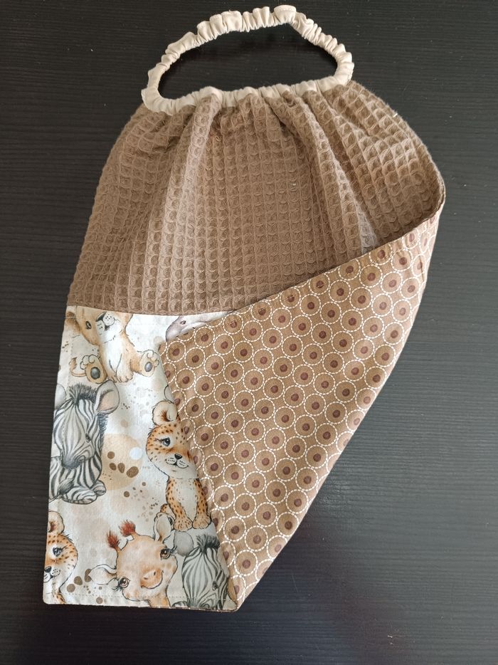 Serviette de table élastiquée, forme bavoir , mixte  , pour cantine école maternelle - photo numéro 2