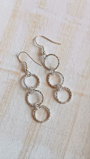 Jolies boucles pendantes