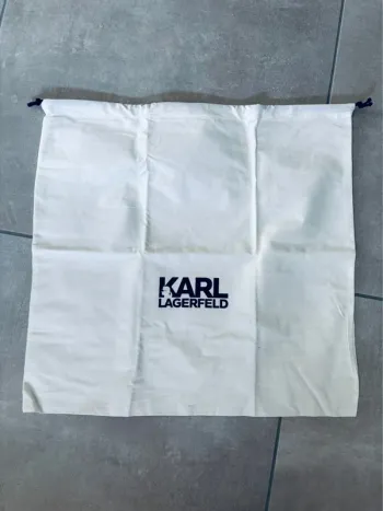 Grand dust bag Karl Lagerfeld pour protéger sac neuf