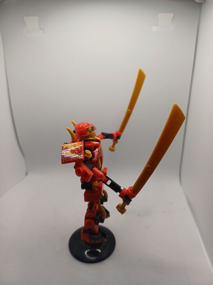 Kai et Armure Ninjago Legacy sur socle - photo numéro 3
