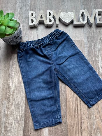 - Jeans  - 12 mois - Très bon état 