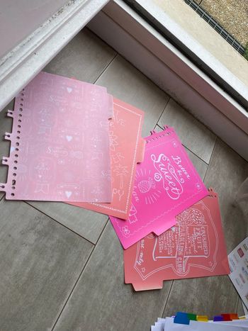 Lot de quatre intercalaires