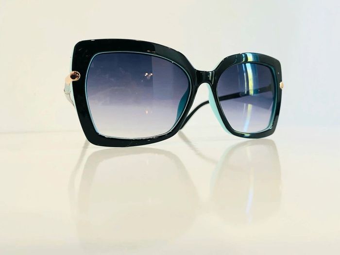 Lunette de soleil femme noire et turquoise bras en strass UV protection catégorie 3 - photo numéro 7