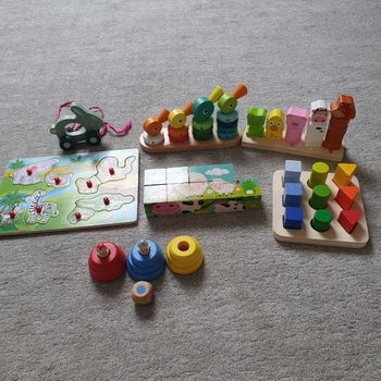 Lot de jouets d éveil en bois