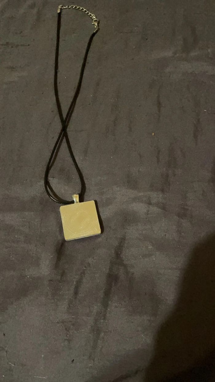 Collier pendentif carré avec images de cœur - photo numéro 4