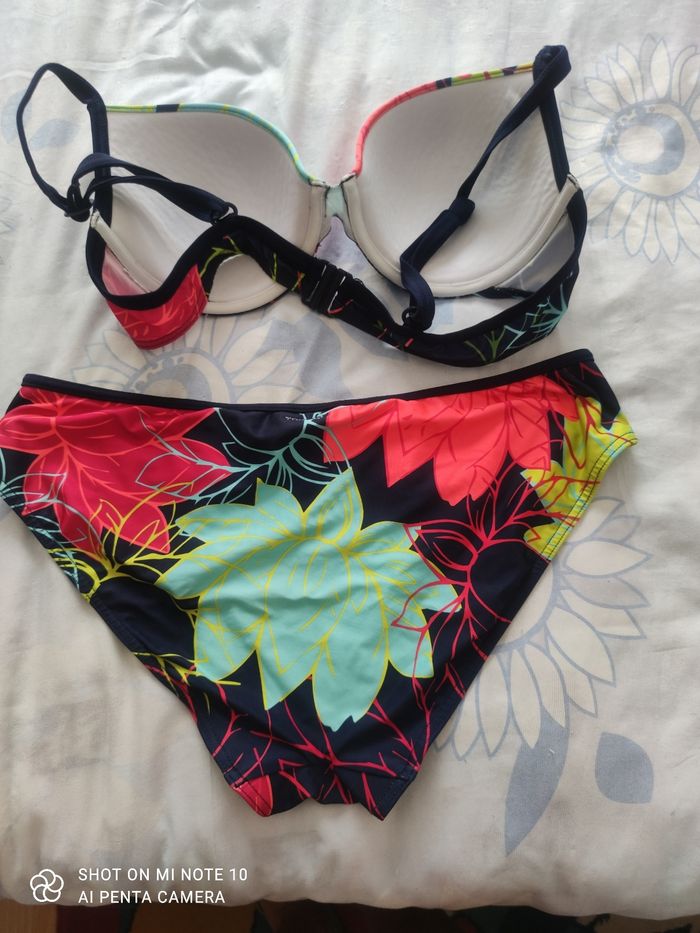 Très jolie ensemble de maillot de bain 2 pièces taille 40/42 - photo numéro 4
