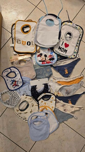 DERNIERS JOURS...🥰SUPERBE  gros lot de bavoirs 1er et 2eme age 🥰