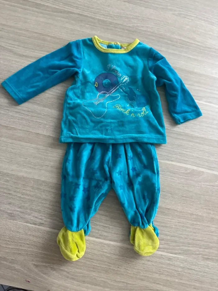 Lot 3 pyjamas velours 6 mois - photo numéro 4