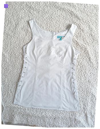 Haut blanc à lacets sur les côtés vintage old school