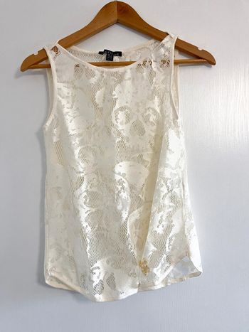 Haut sans manches à broderie crème Zara