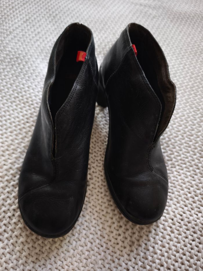 Chaussures à talons noires Camper
