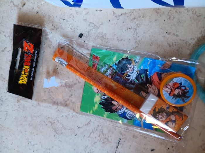 Set de papeterie dragon Ball z 5 pièces pas de vinted go