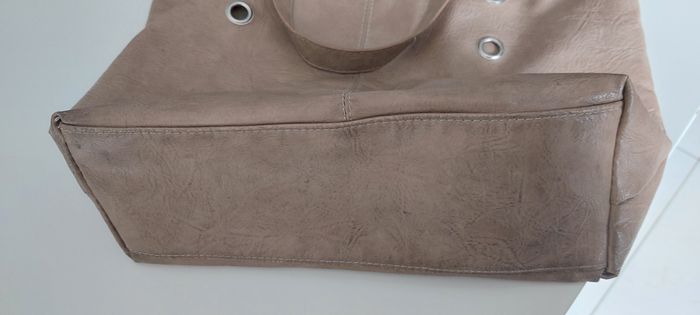 Sac à main marron clair avec une poche centrale - photo numéro 9