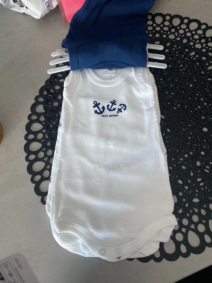 Lot de 6 bodies garcon  3 mois petit bateau - photo numéro 6