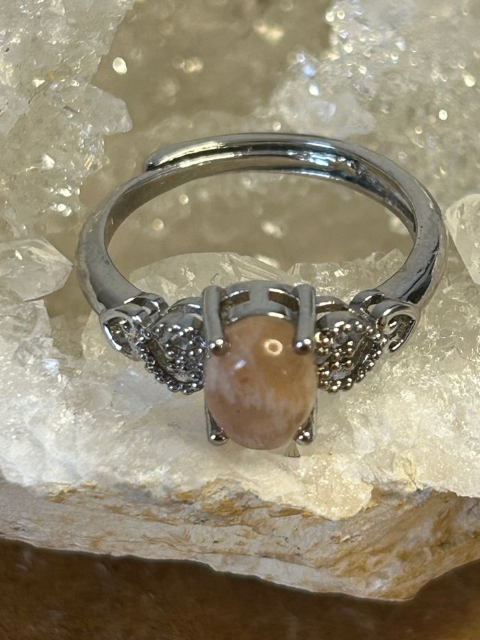 Bague réglable en laiton et en pierre de soleil – Joie & Rayonnement - photo numéro 9