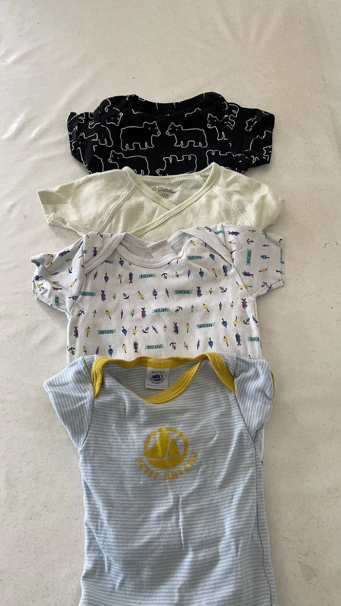 Lot de 4 bodys manche courte