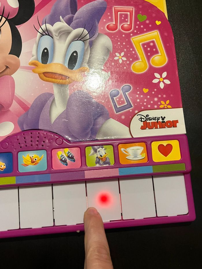 Livre Minnie - Je joue au piano avec Minnie. - photo numéro 4