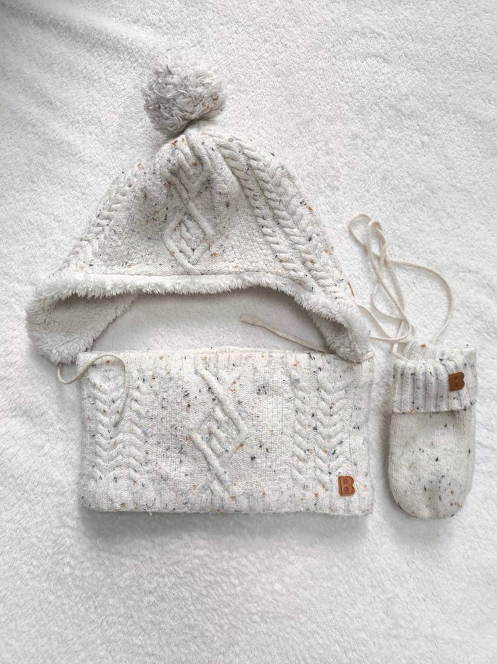 Lot bonnet/cache-cou/moufles